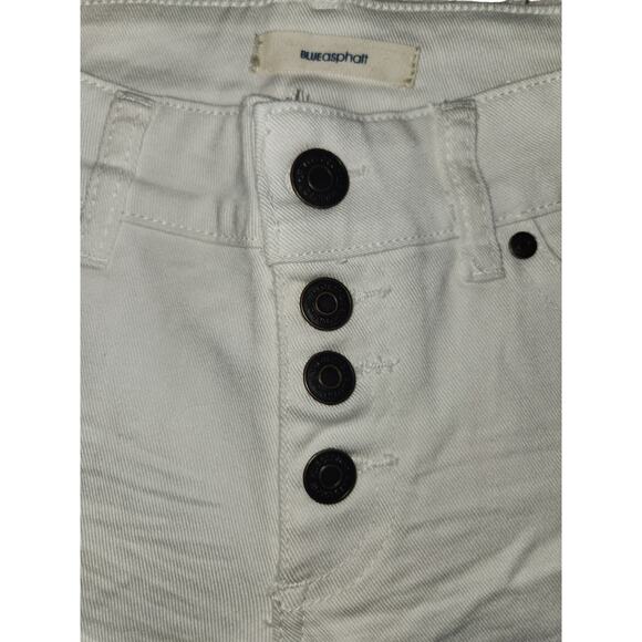 Blue Asphalt NWT White Distressed Denim Jean Shorts Size‎ 3 - Picture 2 of 10